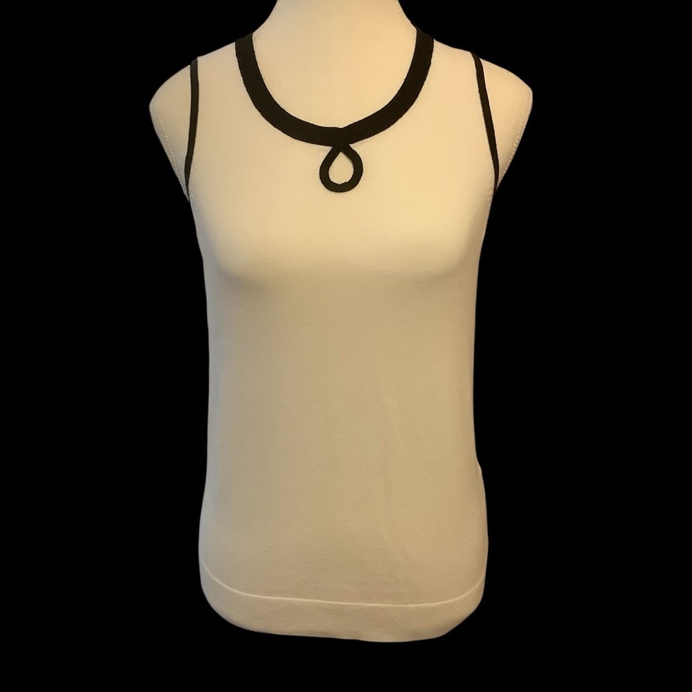 CHIC BY JACOB WHITE WITH BLACK TRIM SLEEVELESS TOP/ Size M